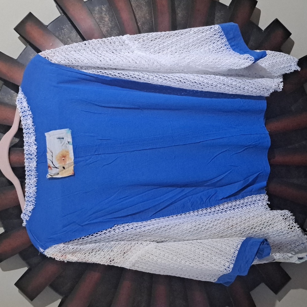 Last One NWT POL Blue and White Oversized Women's Top - Picture 7 of 7